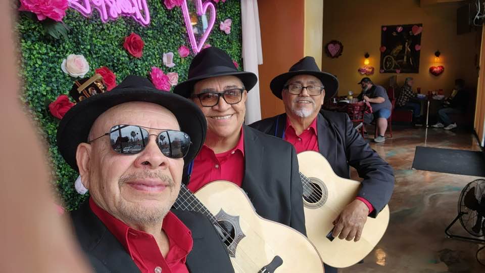 Los Zafiros Trio en mini galeria 1